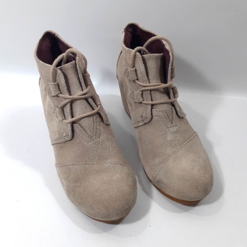 Toms Size 8.5 Tan Suede Wedge Heel Lace Up Ankle Booties